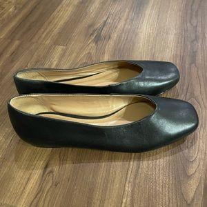 Barneys New York Leather Flats Black Size 8B Great condition